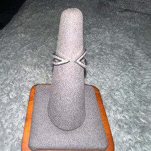 V shaped open adjustable ring sz 6